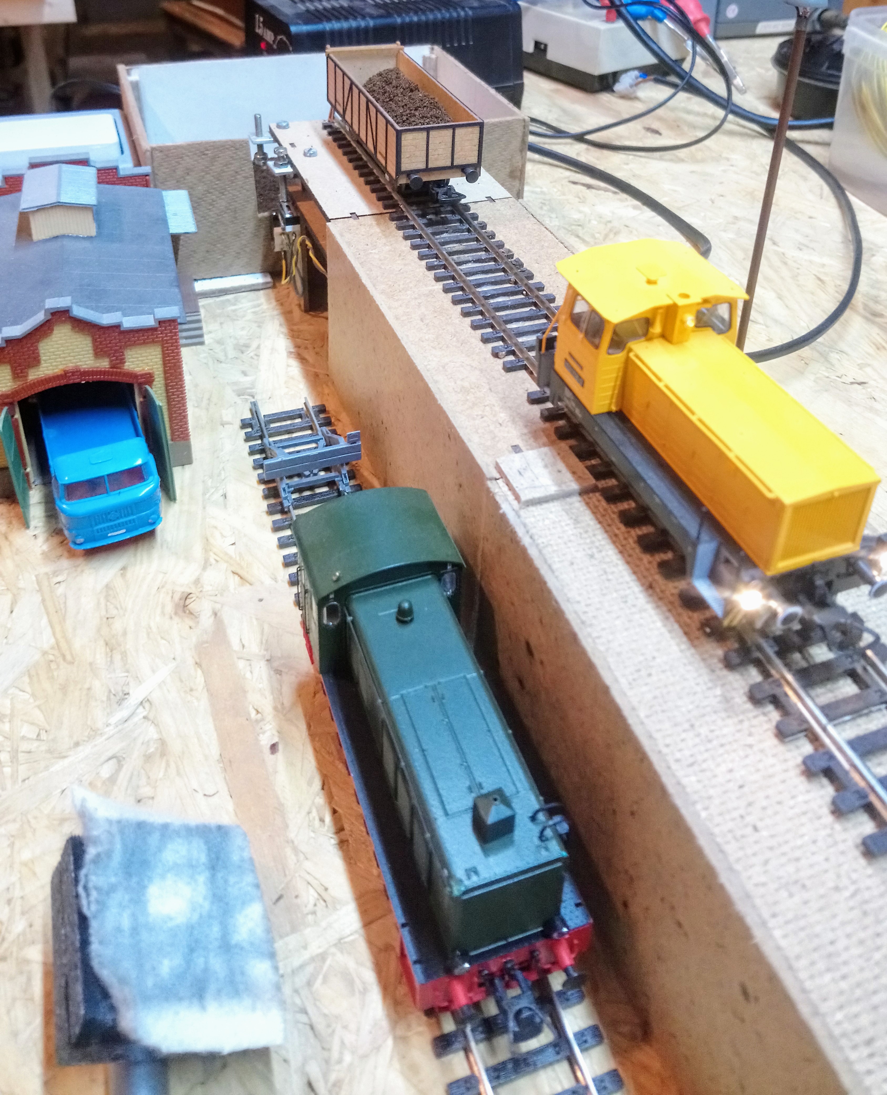 Teppichbahn auf OSBPlatte Stummis Modellbahnforum