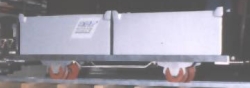 Flachwaggon mit zwei Containern
