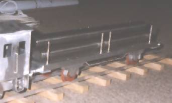 Flachwaggon mit Rungen zum Rohrtransport o.ä.