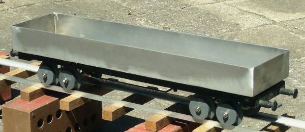 Drehgestellwaggon mit Schuttgutaufsatz